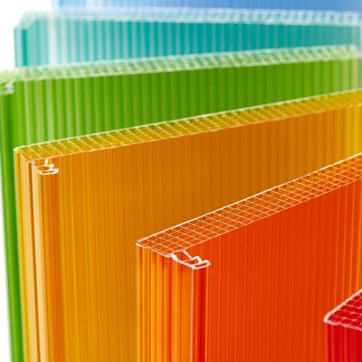 What are the key characteristics of polycarbonate plastic